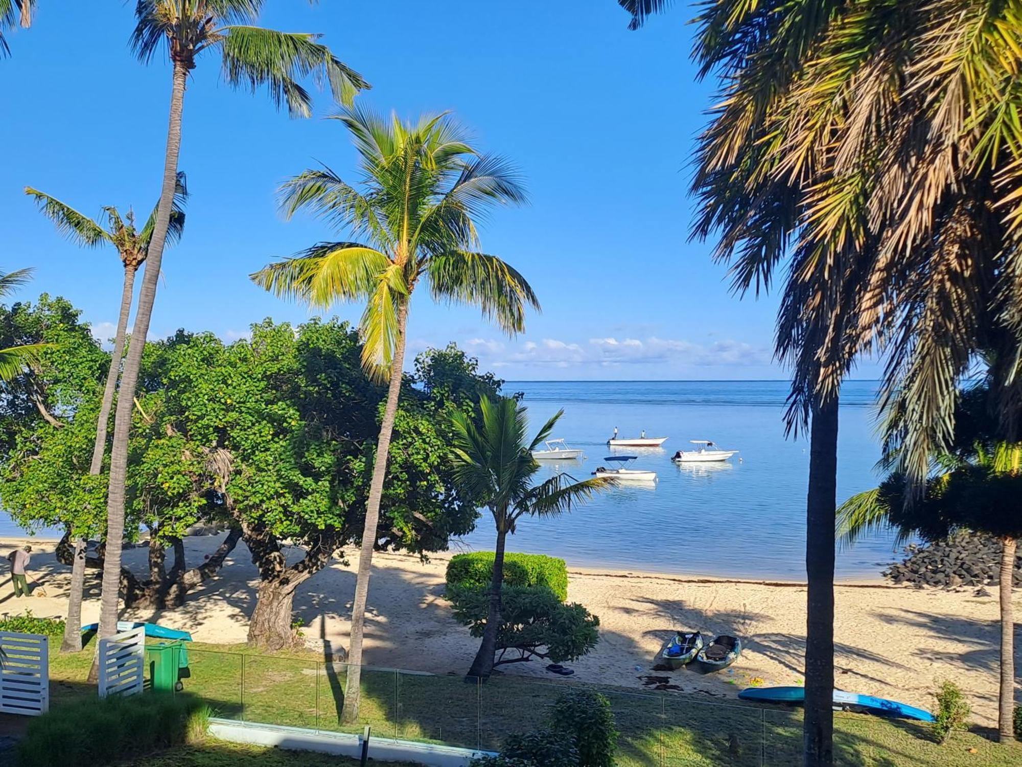 Caplage - Beachfront Ground Floor Apartment In Tamarin Exterior foto
